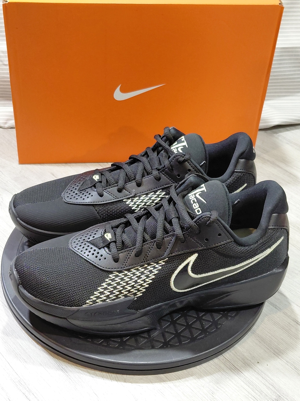 NEW Nike Men’s Air Zoom GT Cut Acadedemy Black/Alabaster Basketball Shoes M9.5